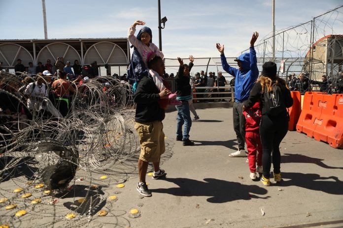 EE UU anuncia que seguirá expulsando a migrantes