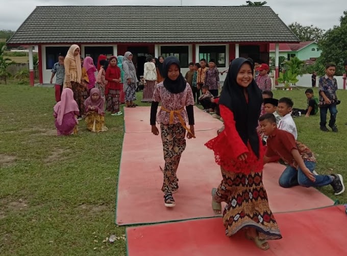 SDN 2 Sumber Makmur Gelar Upacara dan Lomba Fashion Show Peringati Hari Kartini