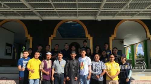 Umat Katolik Santa Teresa Paniki Ikut Pengamanan Masjid saat Salat Idulfitri