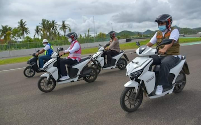 Menteri Perhubungan Test Drive di Sirkuit Mandalika