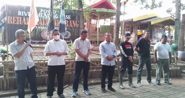 PT Samator Gas Gandeng Komunitas Peringati Hari Sungai Bersihkan Kali Cikarang