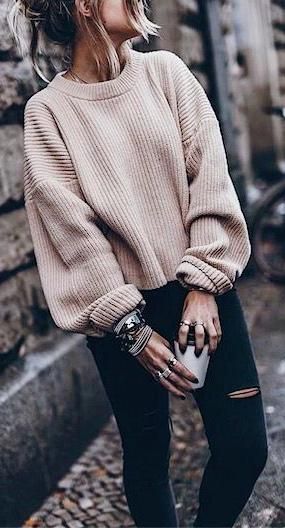 oversized nude jumper  skinny ripped black jeans. street style