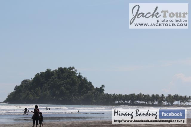 Padangtour: Pantai Malin Kundang Padang