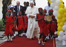 Encuentro con los niños en la parroquia de Santa Rita (Cotonú, 19 de noviembre de 2011)