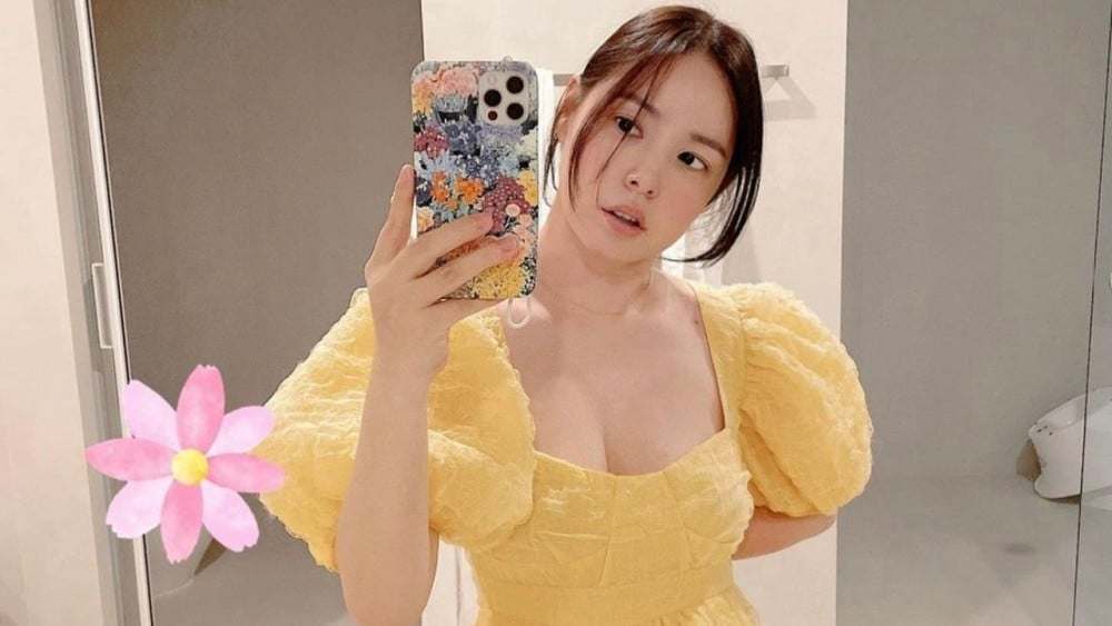 Min Hyo Rin 2022