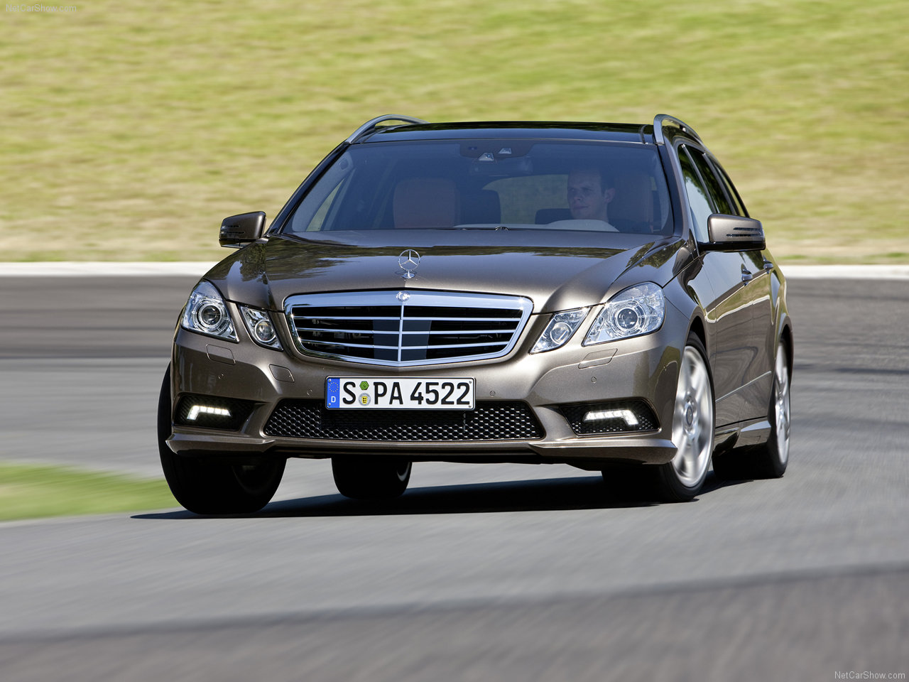 ... Mercedes-Benz E-Class Estate AMG Sports Package | Mercedes-Benz