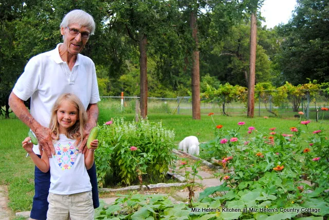 Ella's Cookies and Summer Fun at Miz Helen's Country Cottage