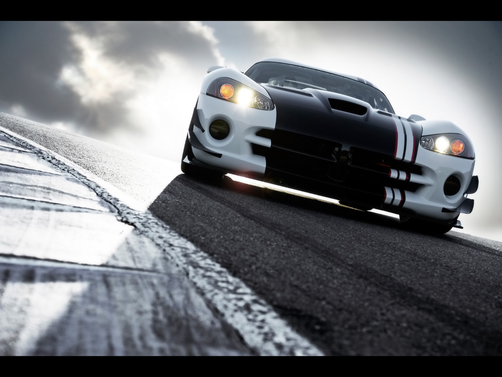 2010 Dodge Viper SRT10 ACR X Front Angle Tilt 2 1920x1440 2013 En Güzel HD Modifiyeli Araba Resimleri