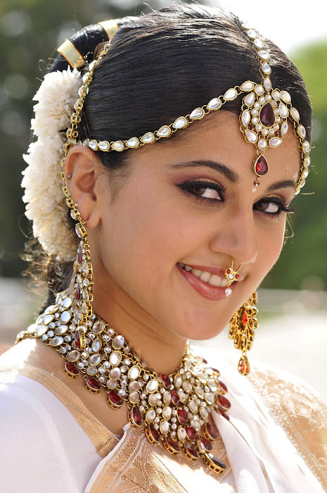 tapsee from mogudu, tapsee unseen pics