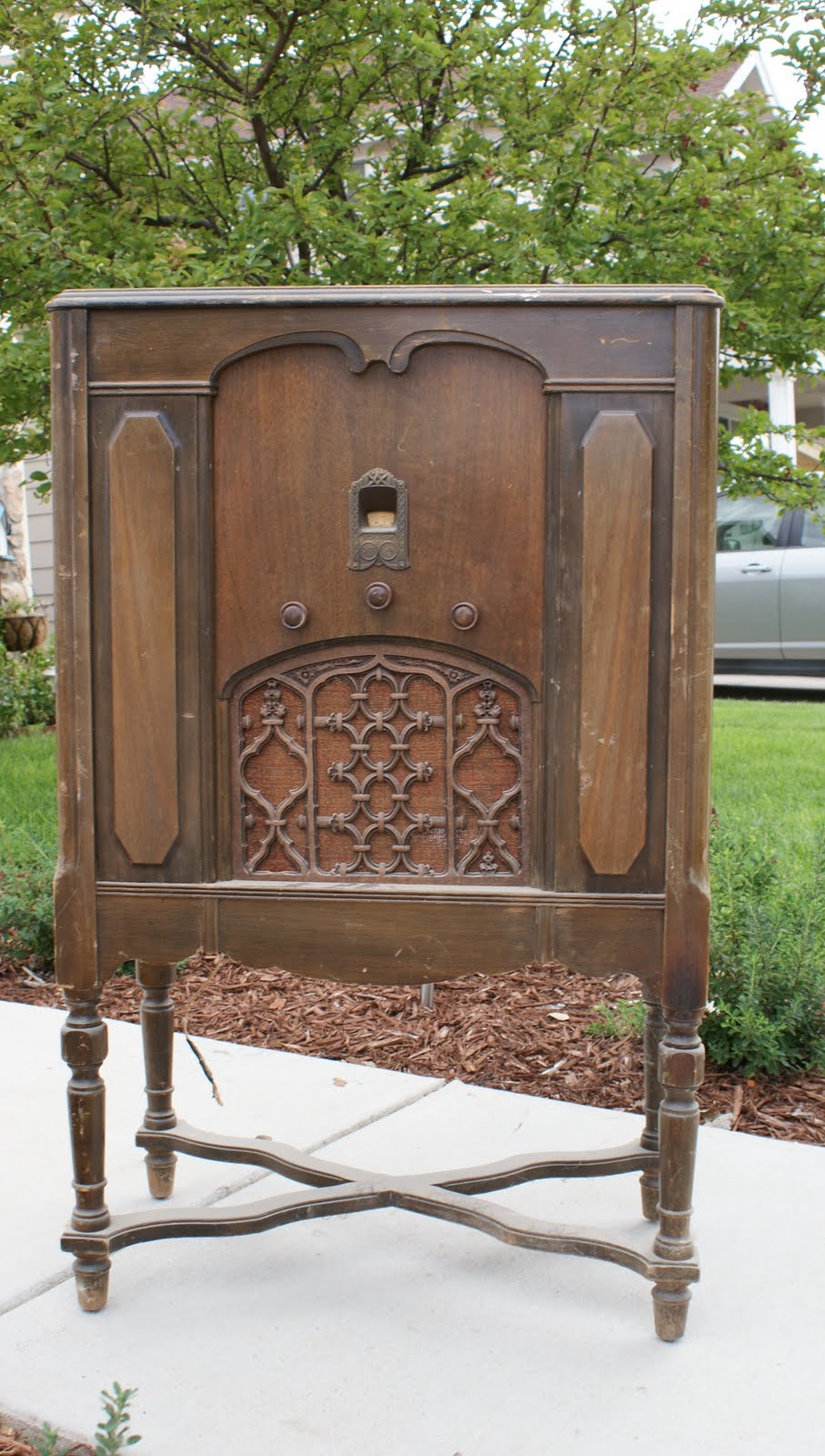 Willow Creek: Antique Radio turned Cabinet