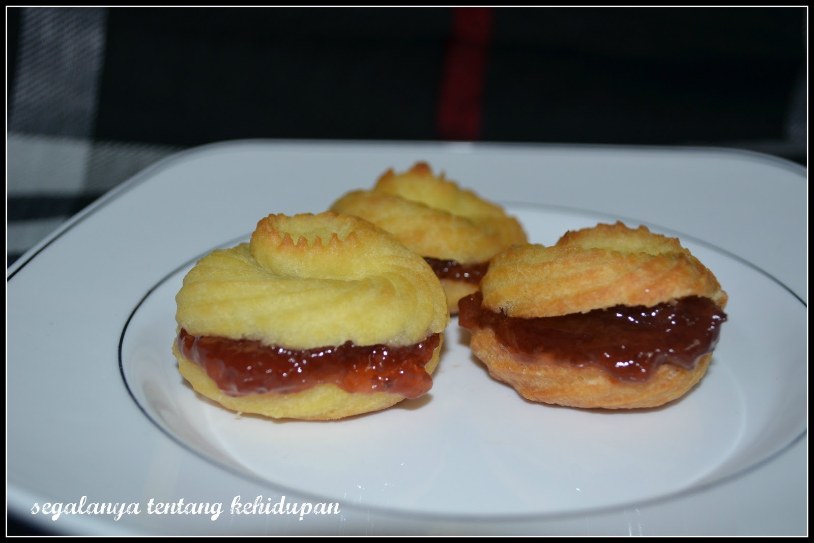 Segalanya tentang kehidupan: Cream Puff inti strawberry 