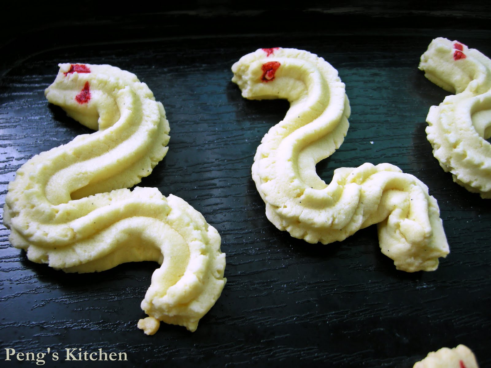 Peng's Kitchen: Dragon Cookies