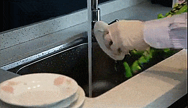 This Unique Gadget Is A Robotic Arm That Automatically Cleans The Dishes