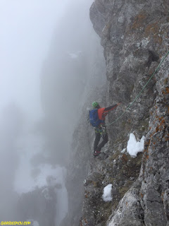 Fernando Calvo Guia de alta montaña uiagm en picos de europa , Ubiña . Rab Torque jacket , Rab Calibre. Campcassin