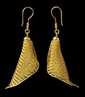 gold earrings for men