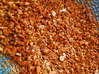 Crushed groundnut in small pieces