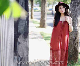 Foto Cantik Ryana Dea memakai Topi