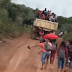 Transportados em motos e até caçamba, alunos da rede municipal/estadual ficam feridos em acidente na zona rural de São José de Caiana; Veja vídeo