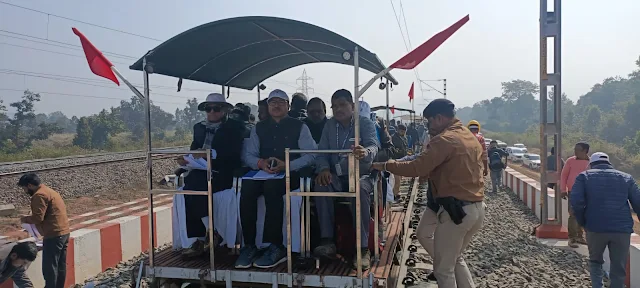 Safety Commissioner (Railways) under the Sonnagar-Patratu Third Line Project   Inspection of newly constructed 20.55 km long Richughuta-Bendi electrified railway section.