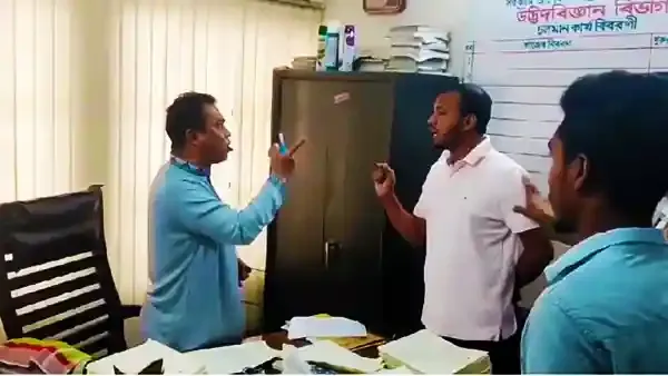 জামালপুরে ছাত্রলীগ নেতার কাছে কলেজ শিক্ষক লাঞ্ছিত