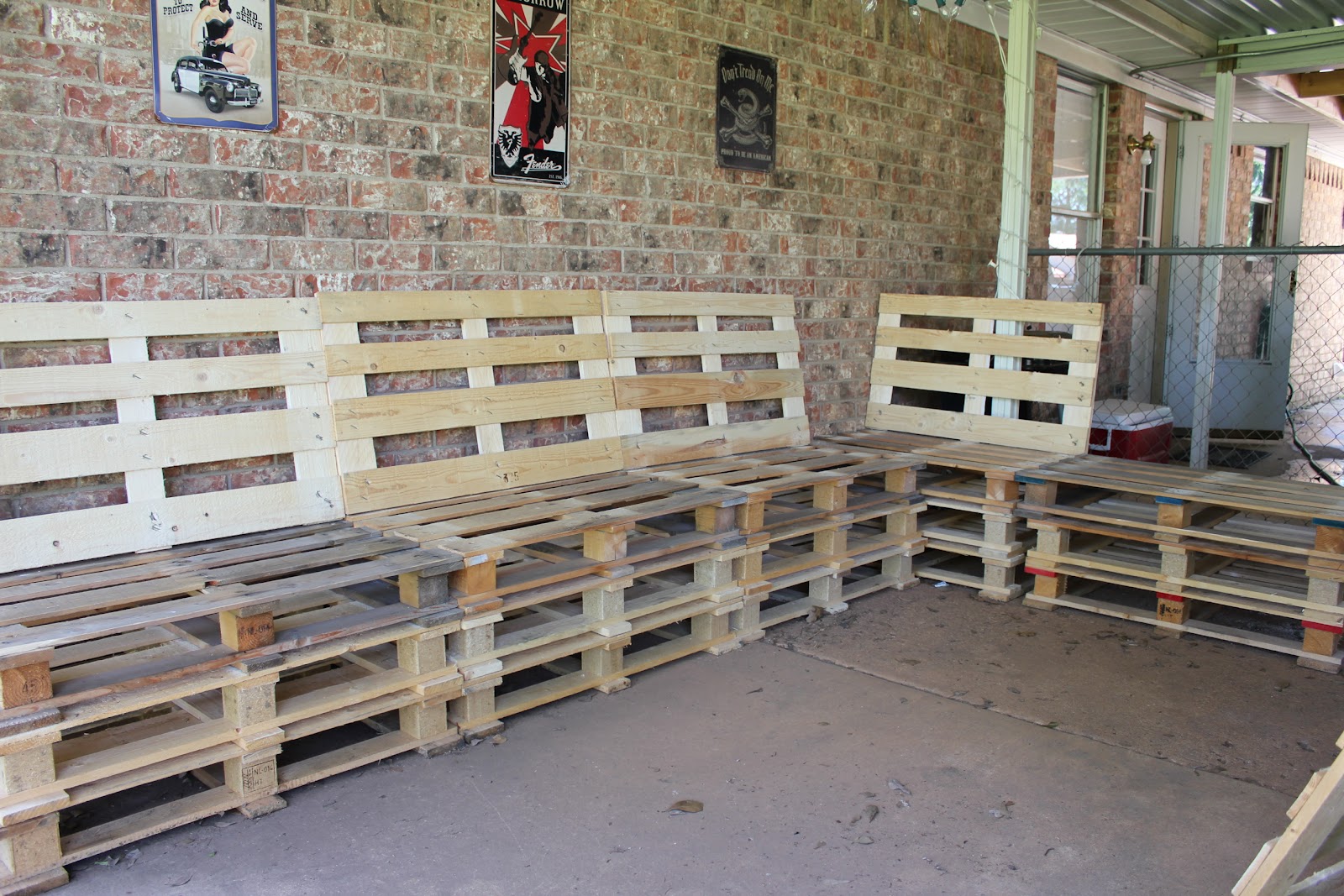 Sassy Sparrow: DIY Outdoor Patio Furniture from Pallets