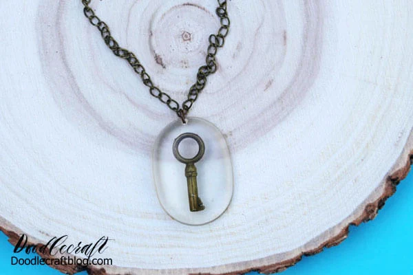 How to Cast Skeleton Key in Clear Resin Skeleton keys are my favorite, they remind me of secret doors. Create an amazing skeleton key necklace with resin for an especially fun steampunk flare accessory. This project takes just a few supplies and a little time. Let’s get started!