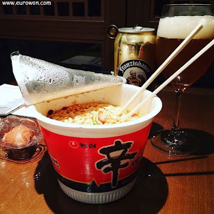 Shin Ramyun y cerveza Franziskaner