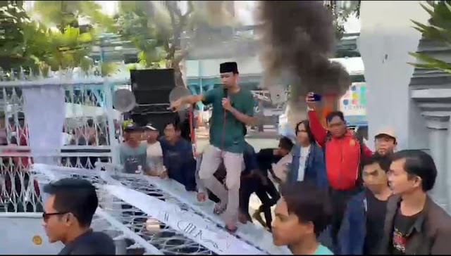 Pegawai Disdik Jatim Laporkan Masa Rusak Pagar Ke Polrestabes Surabaya