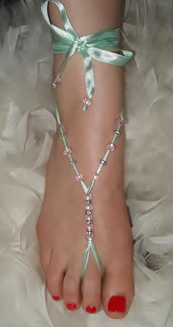 Summer beach weddings. Bridal foot-jewellery.