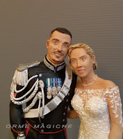 cake topper personalizzato realistico sposa bionda sposo carabiniere milano orme magiche