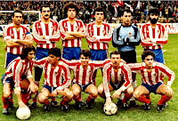 REAL SPORTING DE GIJÓN - Gijón, Asturias, España - Temporada 1985-86 - Joaquín, Mino, Jaime, Ablanedo II y Jiménez; Pereda, Esteban, Eloy, Cundi y Llabrés - SPORTING DE GIJÓN 1 (Llabrés) R. C. D. ESPAÑOL DE BARCELONA 1 (Orejuela) - 26/01/1986 - Liga de 1ª División, jornada 22 - Gijón, Asturias, estadio El Molinón - En la 2ª foto solo hay diez jugadores, faltando Quini