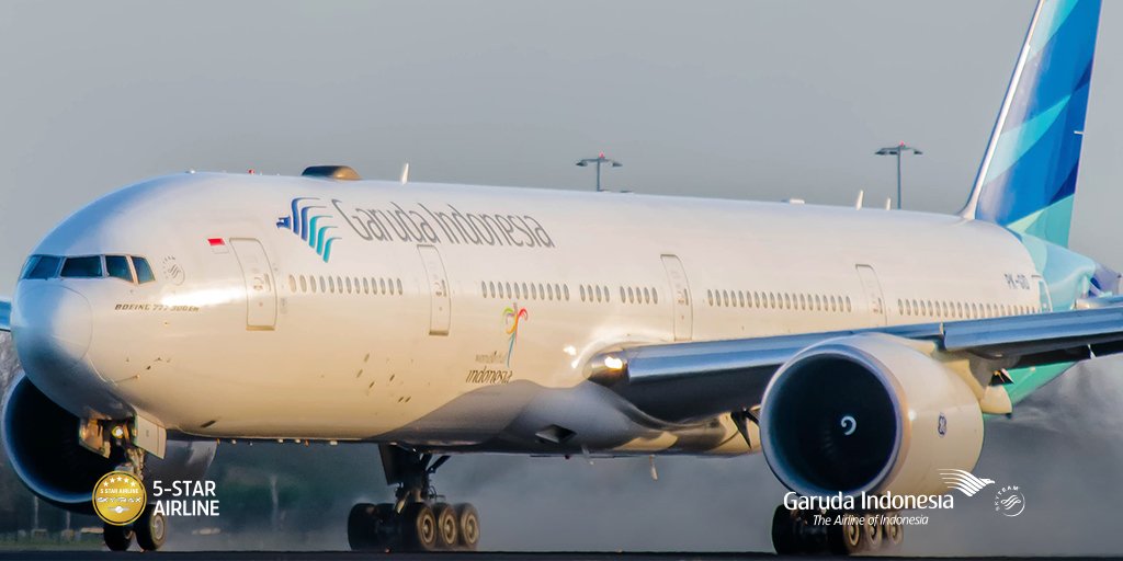 Gambar Pesawat Garuda Boeing 777