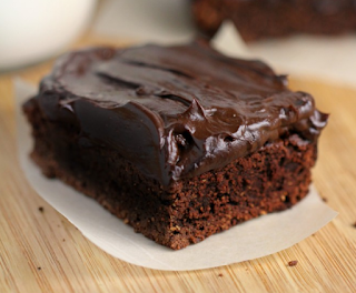 FUDGY AVOCADO BROWNIES WITH AVOCADO FROSTING #avocado #dessert