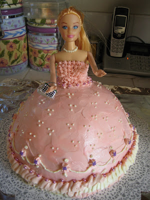 Barbie Birthday Cakes on Birthday Cake Center  Barbie Cakes