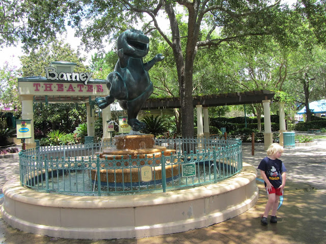 Barney Water Fountain Kidzone A Day In The Park With Barney Universal Studios Florida