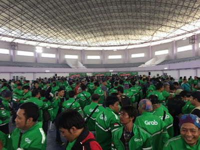 Sambut HUT RI Ke-74, GrabBike Sebar Semangat Perjuangan dengan Bagikan 74.000 Jaket Baru