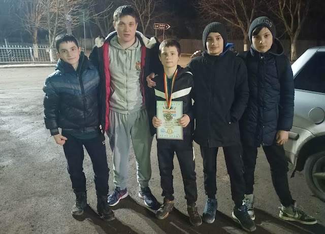 Sportivi din Leova la turneu național de lupte libere în memoria lui Mihail Timotin din Cimișlia