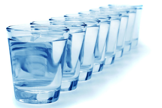  Minum  Air  Putih Delapan Gelas Sehari Ternyata Hanya Mitos 