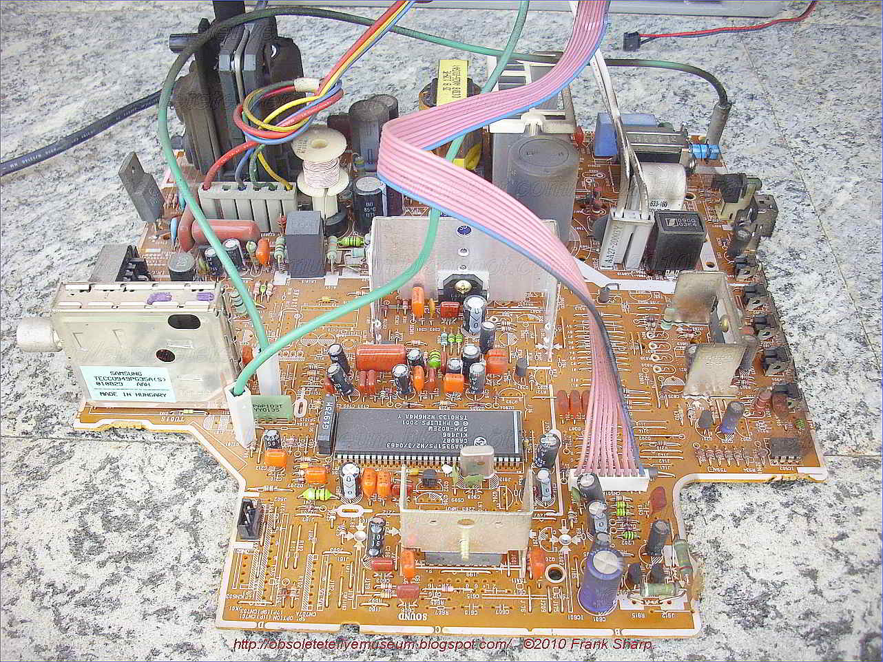 Obsolete Technology Tellye SAMSUNG  CB 20F12T CHASSIS  KS1A  INTERNAL VIEW