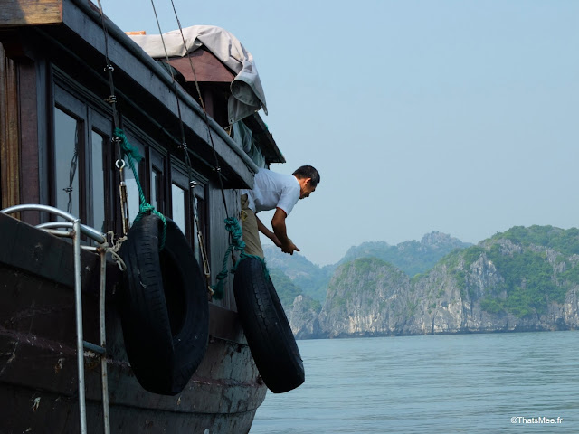 peche au fil baie halong voyage vietnam tour bateau par cat ba, mer montagne paysage vietnam