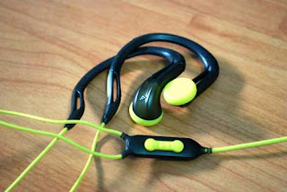 Review Sennheiser OMX 680i Sports headphones -  best phone for people love sports