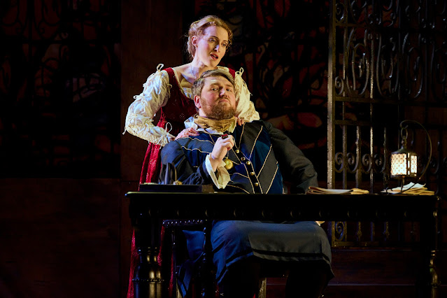 Donizetti: Lucrezia Borgia - Paula Sides, Aidan Edwards - English Touring Opera (Photo: Richard Hubert Smith)
