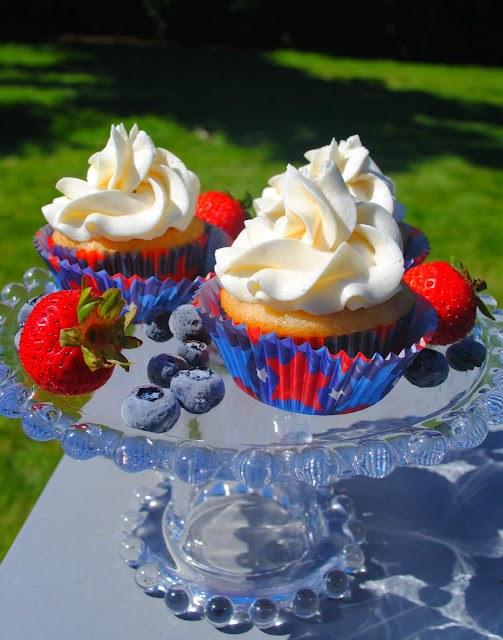 Berry cupcakes - 4th of July cupcakes - summer cupcakes