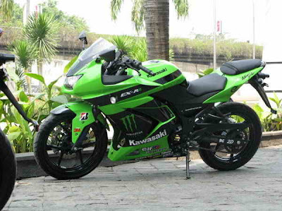 MOTORCYCLE MODIFICATION | Kawasaki Ninja 250 MotoGP Cutting Sticker Monster Energy