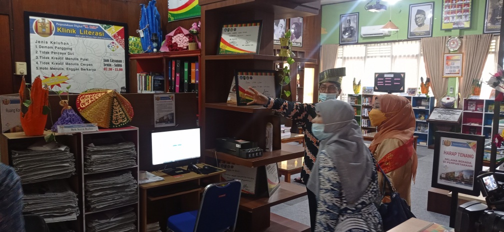 Kunjungan Kepala Sekolah dan Guru SMA Negeri 2 Bukittinggi