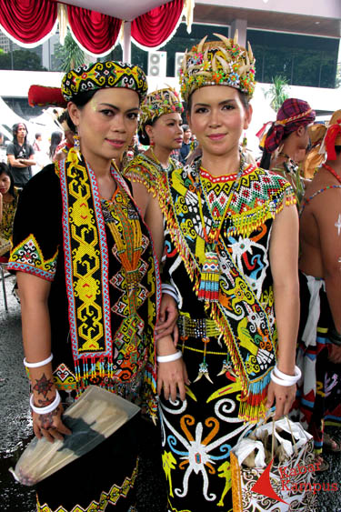 Mengenal pakaian  suku Dayak  PakarSandang Berbagi Info 