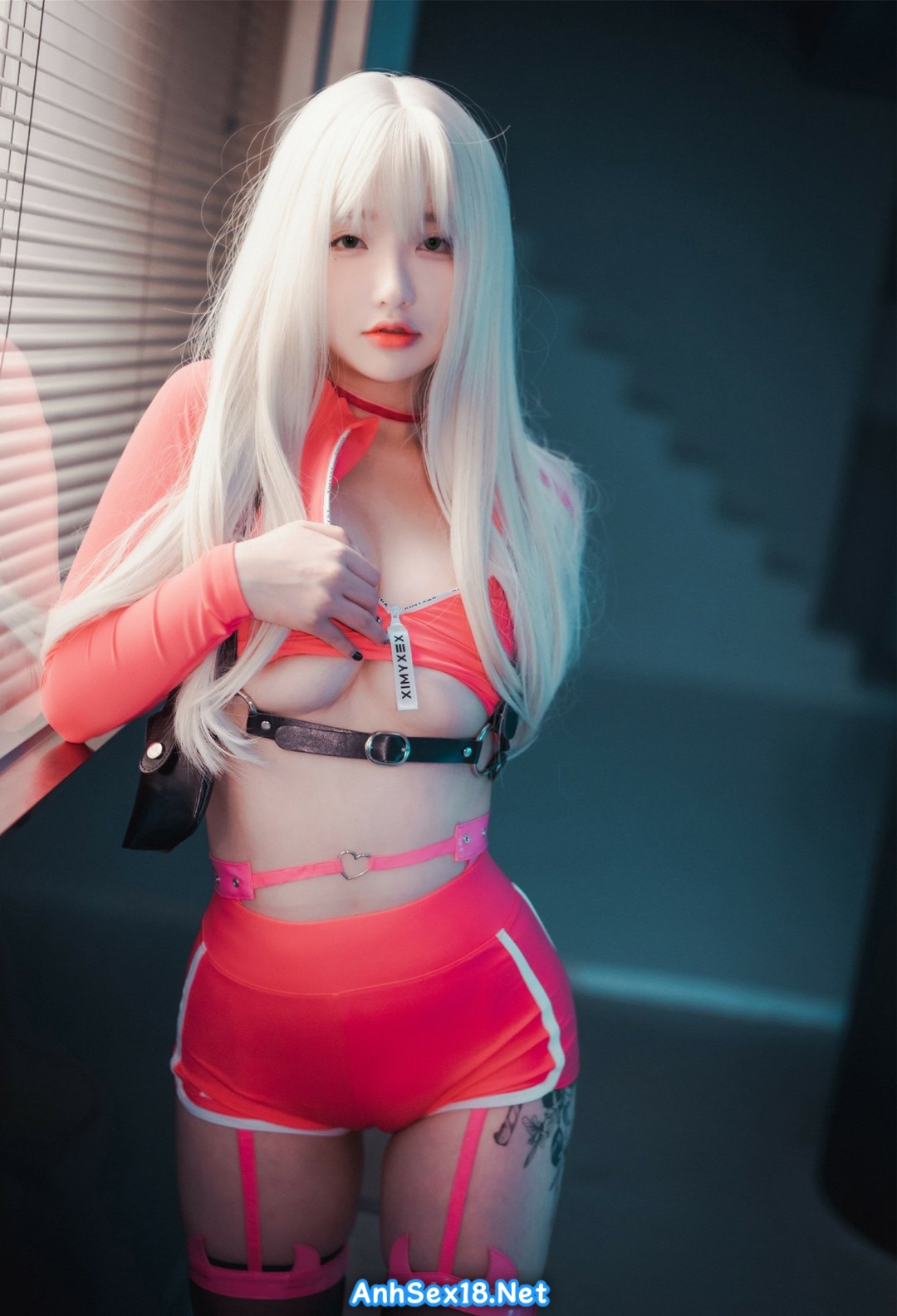 AnhSex18.Net | Thiên thần tóc trắng cosplay Squid Game