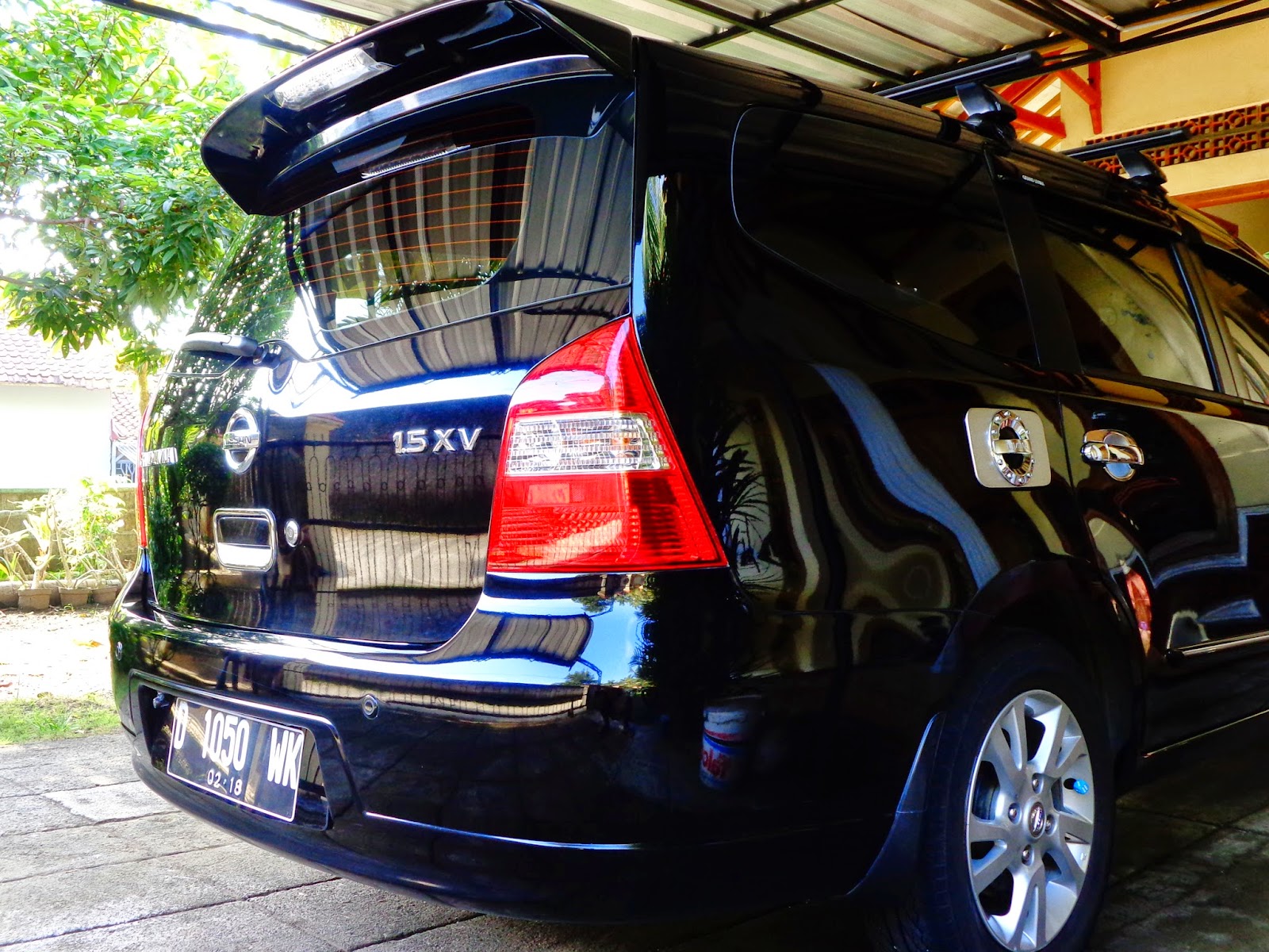 Gambar Modifikasi Nissan Grand Livina Hitam Modifotto