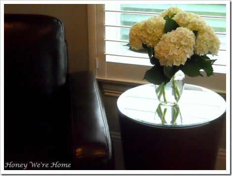 Dining table, sitting room 016