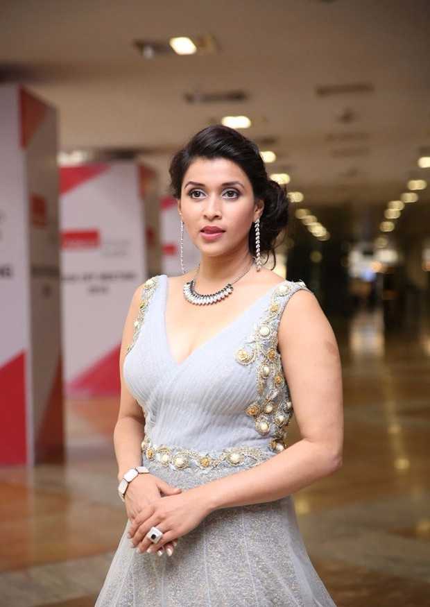 Mannara-Chopra-gossipriots.com